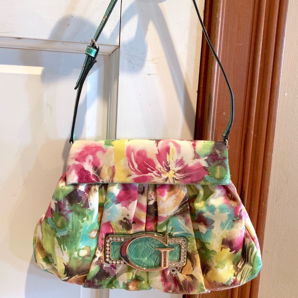 🎉HOST PIC🎉 GUESS floral bag w/rhinestones